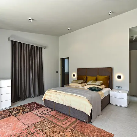 Amara 2358 فيلة Juršići